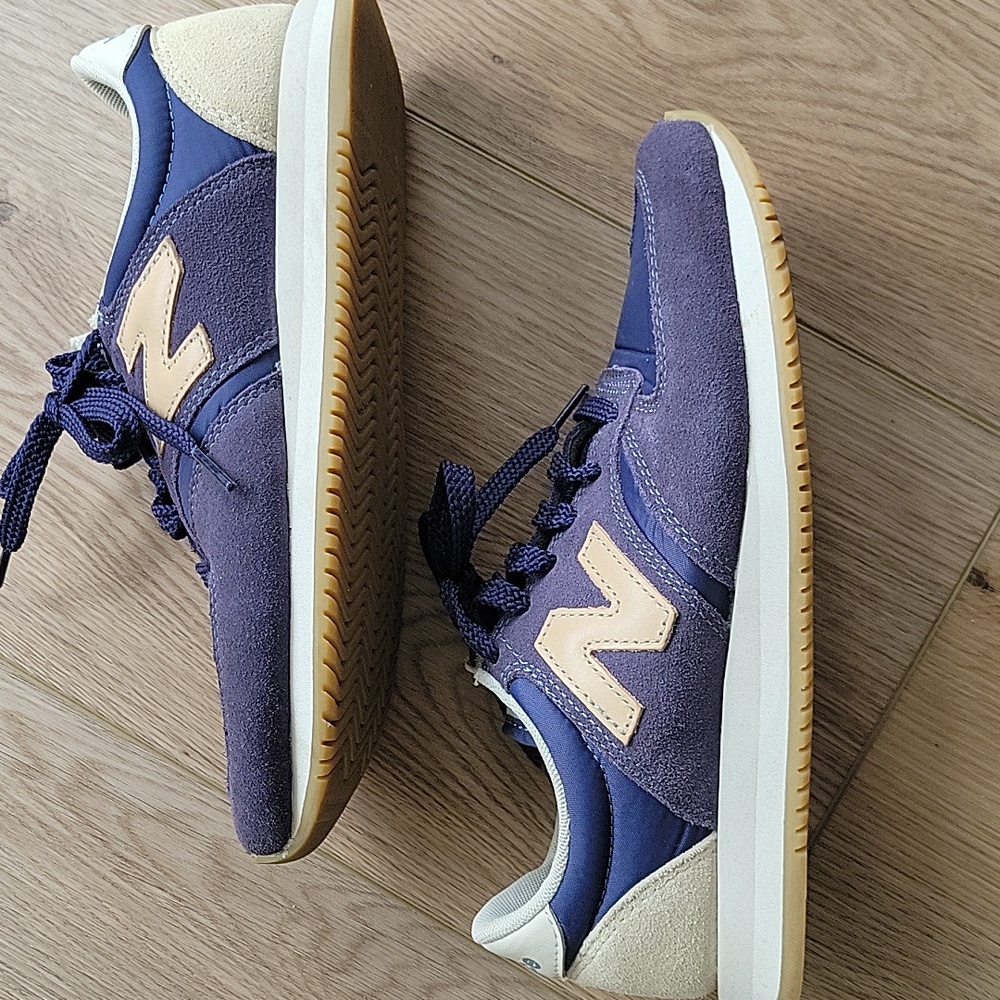 New Balance Blue & Tan Sneakers - Women's Size 8